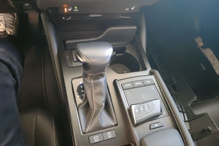 雷克萨斯ES 2020款 200 卓越版局部细节18