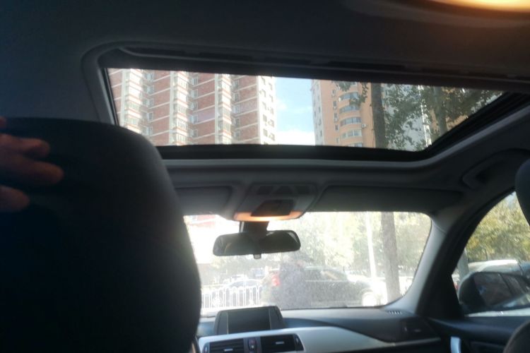 宝马3系 2015款 320i 时尚型中控内饰22