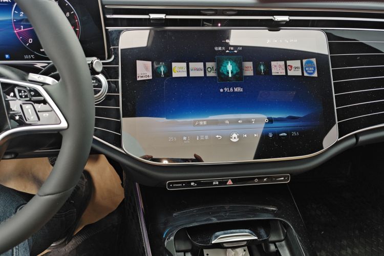 奔驰E级 2024款 E 260 L中控内饰16