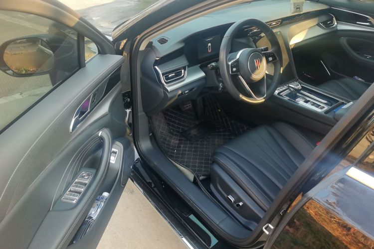 红旗H5 2023款 2.0T 自动智联旗享版中控内饰20