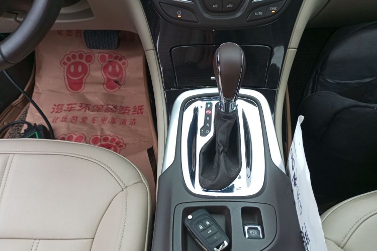 别克 君威 2014款 2.0L 精英时尚型中控内饰18