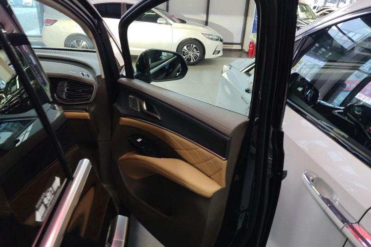 腾势D9 2022款 DM-i 970 四驱尊荣型中控内饰42