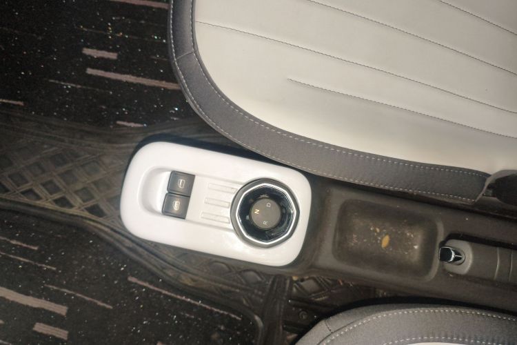 吉利银河 2025款 210km 熊猫卡丁中控内饰18