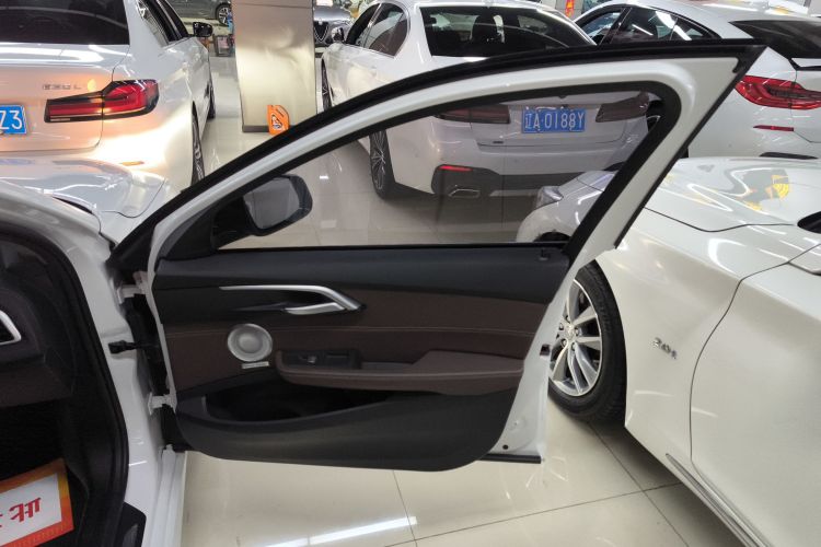 宝马1系 2021款 120i M运动曜夜版中控内饰42