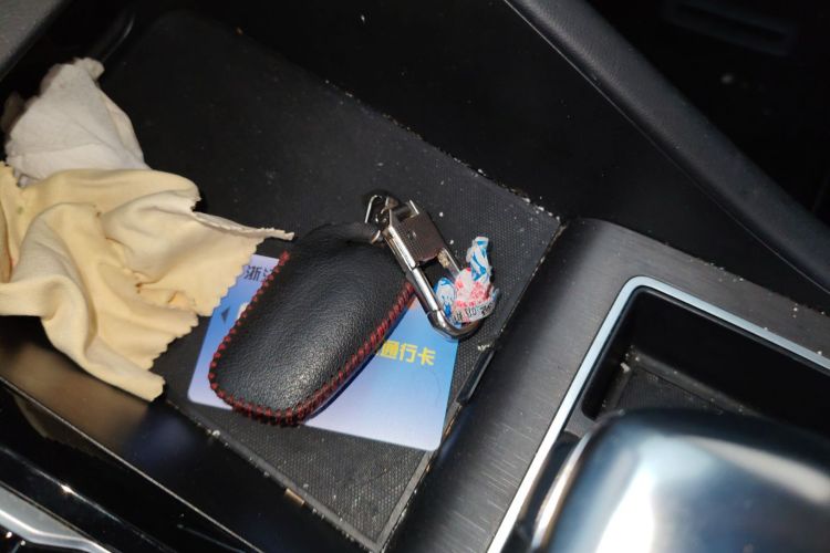 荣威i5 2023款 1.5L CVT尊荣版中控内饰11