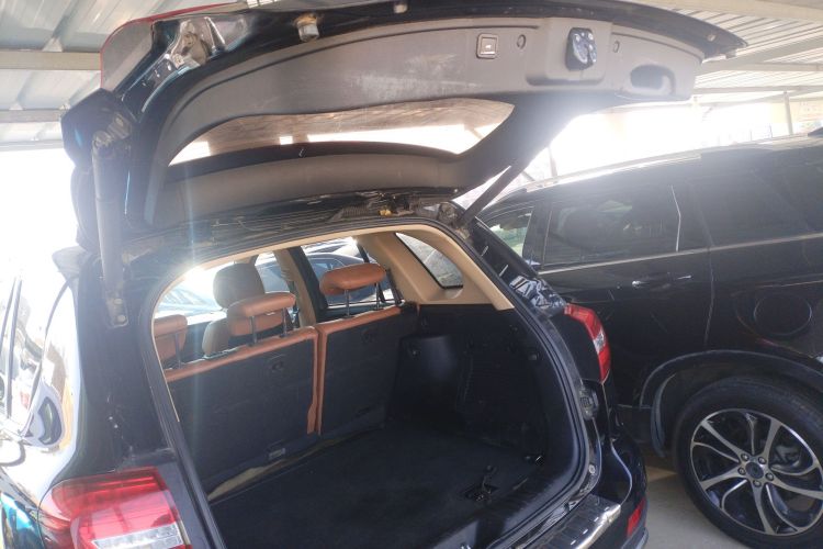 哈弗H8 2015款 2.0T 两驱精英型机舱底盘23