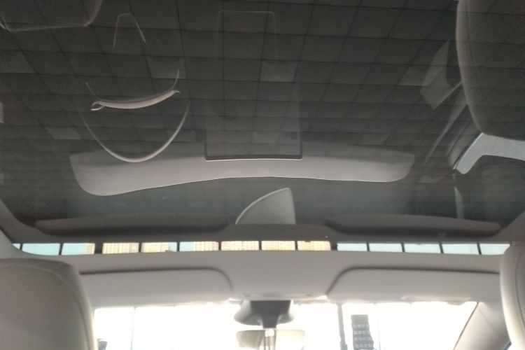 特斯拉 Model Y 2025款 长续航全轮驱动版中控内饰22