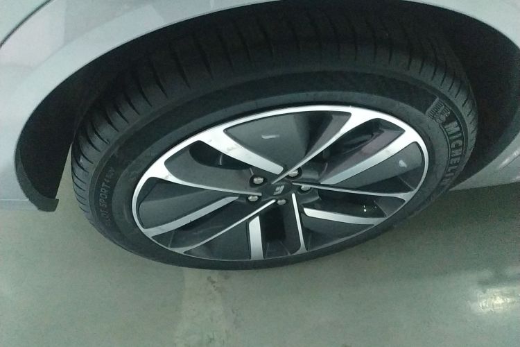 理想汽车 理想L8 2024款 Ultra车身外观6008