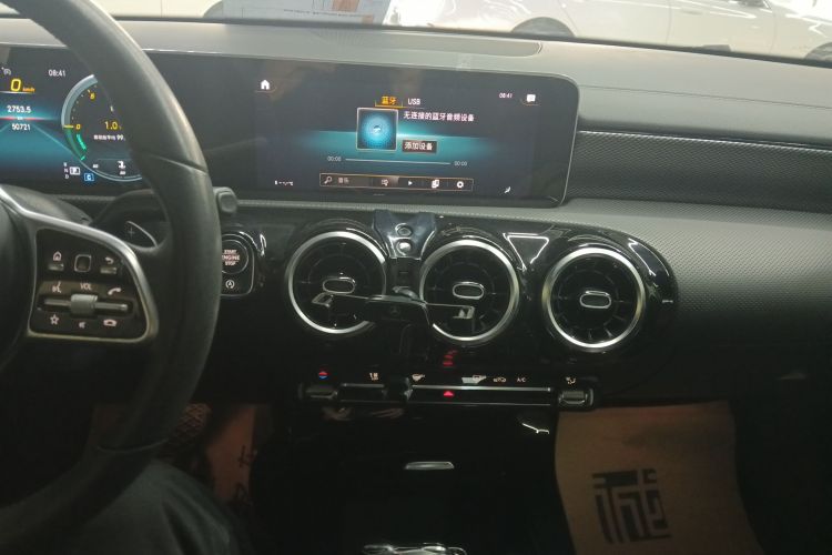 奔驰A级 2020款 改款 A 180 L 运动轿车特殊配置中控内饰16