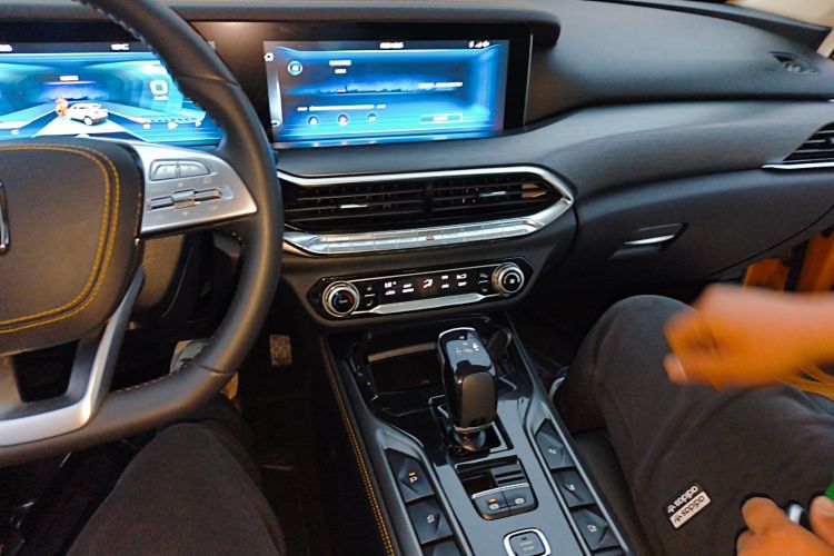 奔腾T77 2021款 PRO 280 TID 自动尊贵型局部细节16