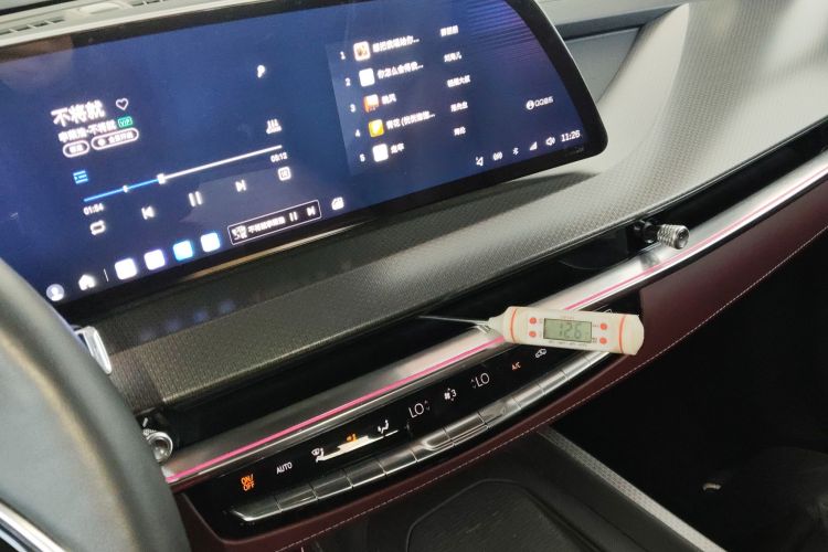 凯迪拉克XT5 2025款 2.0T 铂金型中控内饰16