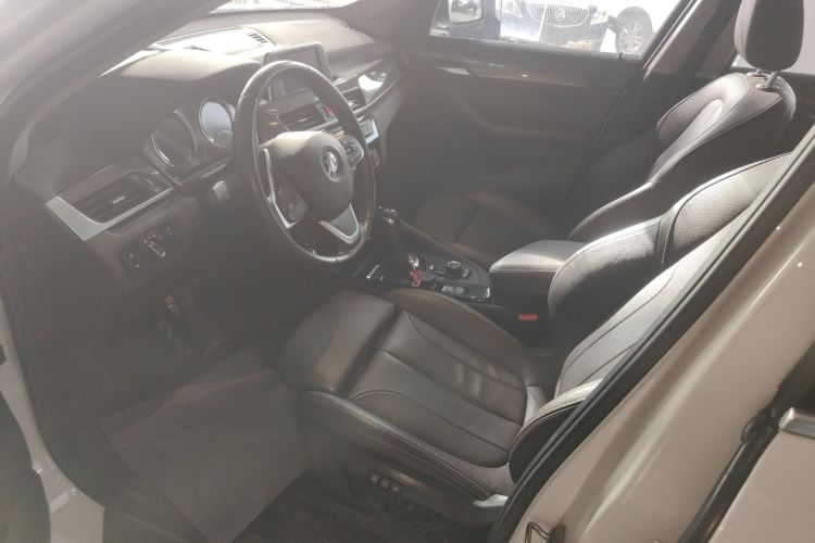 宝马X1 2019款 sDrive18Li 尊享型中控内饰19