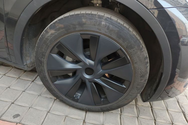 特斯拉 Model Y 2024款 后轮驱动版车身外观10