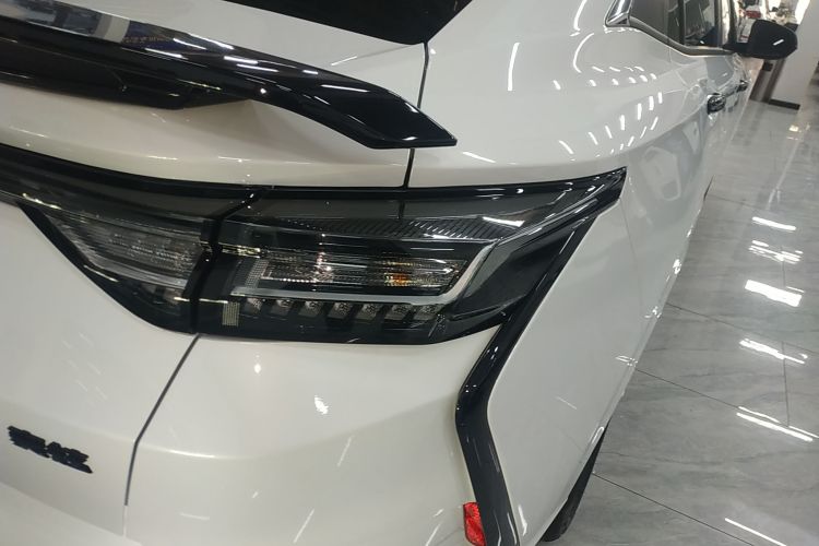 东风风神 奕炫 2024款 1.5L 自动劲速版车身外观9