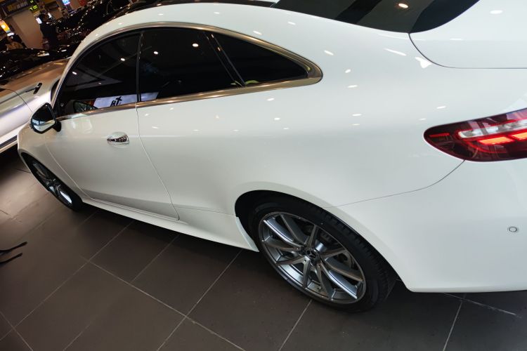 奔驰E级(进口) 2023款 E 300 轿跑车车身外观4