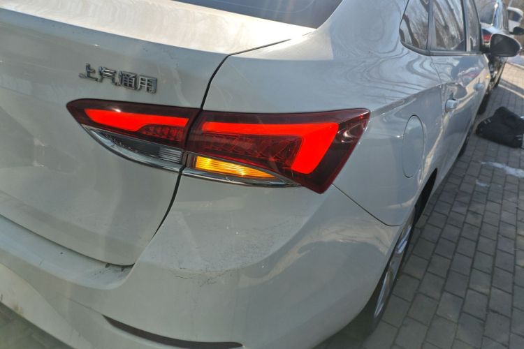 别克 英朗 2021款 1.3T 自动轻混动进取型车身外观9