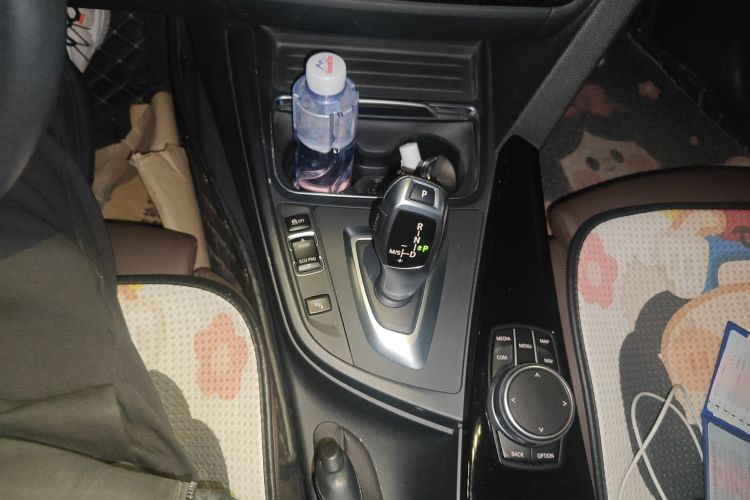 宝马3系 2019款 320Li 时尚型中控内饰18