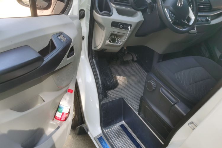 上汽大通MAXUS 新途V90 2019款 2.0T自动智多星后驱单胎长轴高顶7座中控内饰7003