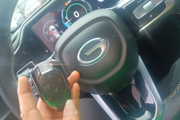 广汽传祺 传祺GS8 2022款 领航系列 2.0TGDI 两驱豪华智联版（七座）中控内饰7001