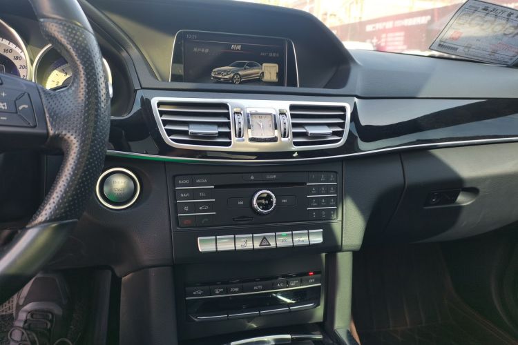奔驰E级 2015款 改款 E 260 L 运动型中控内饰16