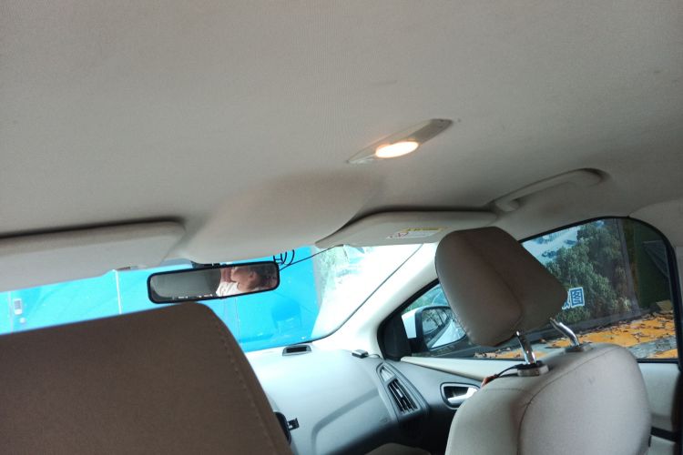 福特 福克斯 2015款 三厢 1.6L 手动舒适型局部细节22