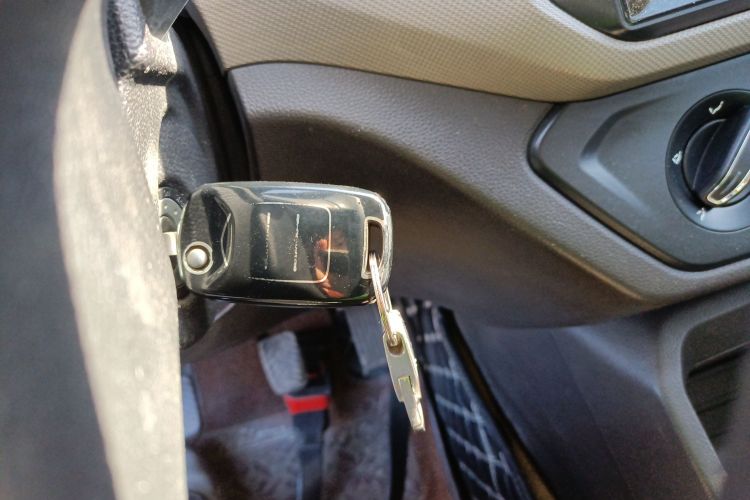 五菱汽车 五菱宏光 2019款 1.5L S标准型国VI LAR中控内饰7001