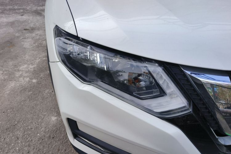 日产 奇骏 2019款 2.0L CVT智联七座舒适版 2WD车身外观8