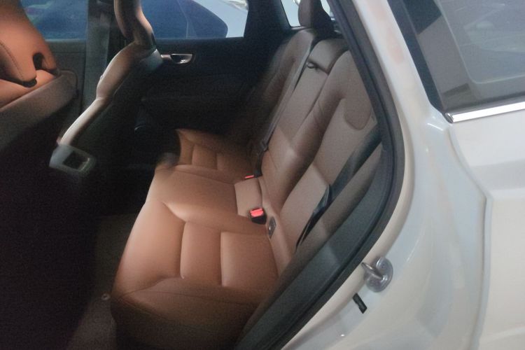 沃尔沃XC60 2024款 B5 四驱智逸豪华版中控内饰7004