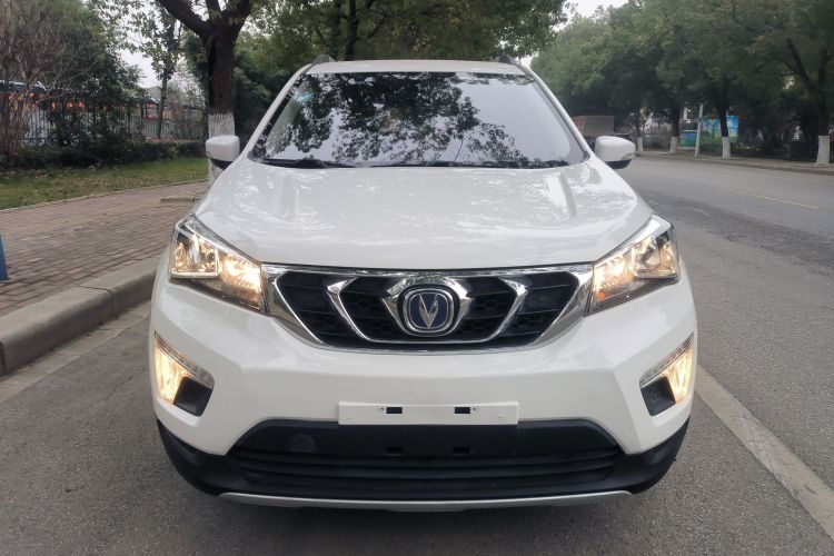 长安CS15 2016款 1.5L 手动时尚版车身外观2