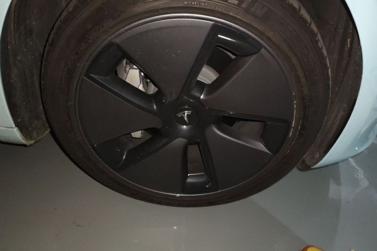 特斯拉 Model 3 2022款 后轮驱动版车身外观10