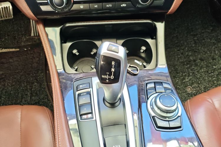 宝马5系 2014款 525Li 领先型中控内饰18