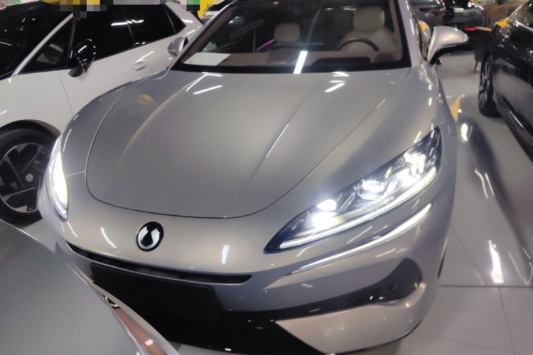 腾势Z9GT 2024款 1100四驱Ultra版车身外观2