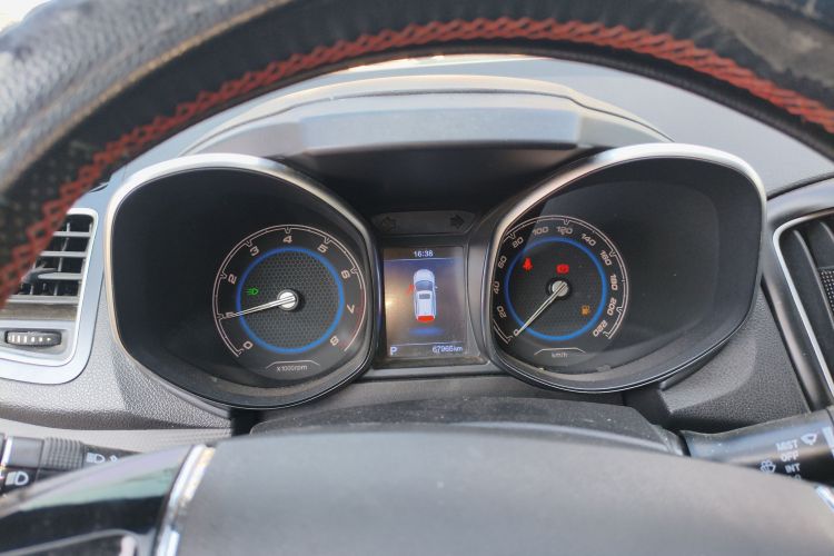 奇瑞 瑞虎5 2016款 2.0L CVT家悦版中控内饰14