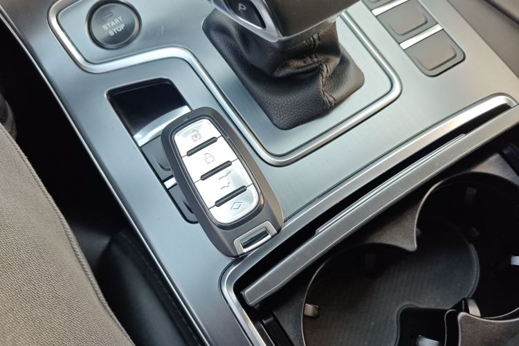 红旗H5 2022款 经典款 1.5T DCT旗悦版中控内饰7001