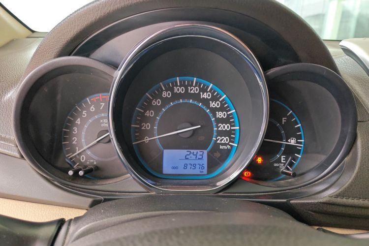 丰田 威驰 2014款 1.5L 手动智臻版中控内饰14