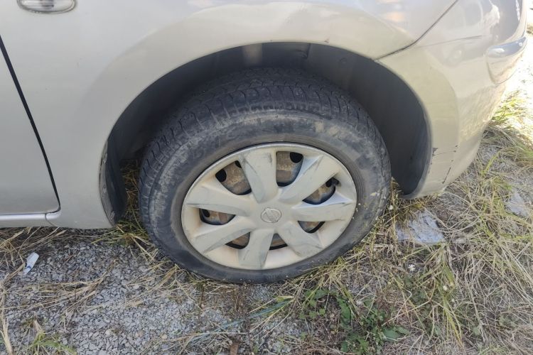 日产 玛驰 2015款 1.2L 手动易享版车身外观10