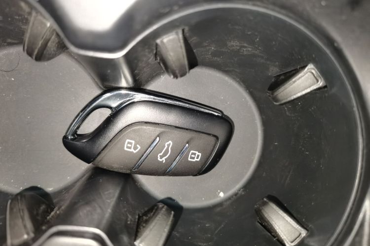 名爵 MG5 2025款 180DVVT 全球抢先版中控内饰11