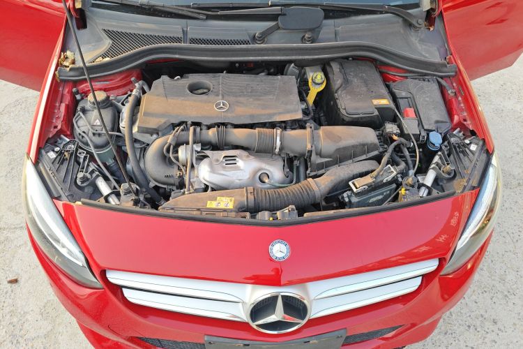 奔驰B级 2015款 B 200 时尚型机舱底盘24