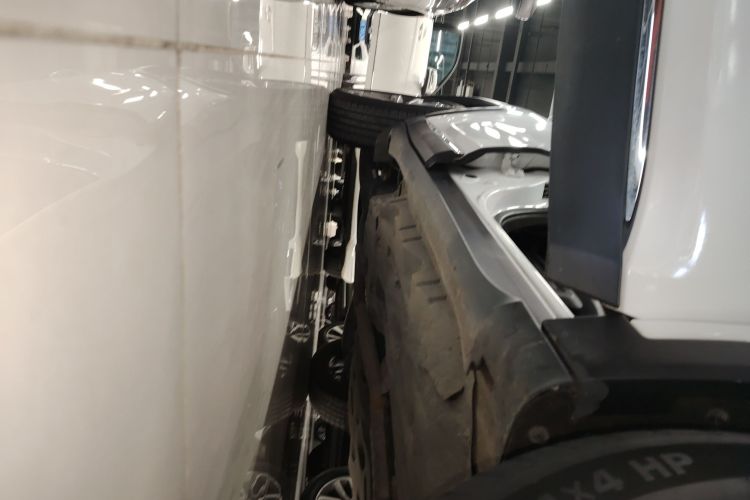 Jeep 大指挥官 2018款 2.0T 四驱臻享版 国V局部细节9001