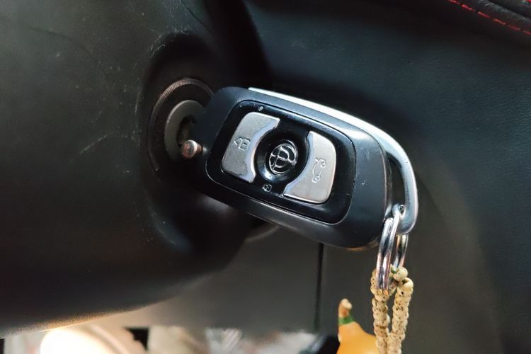 中华V3 2016款 1.5L 手动舒适型中控内饰11