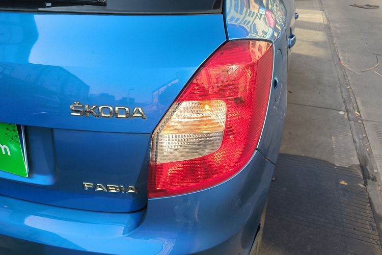 斯柯达 晶锐 2014款 1.4L 自动晶致版车身外观9