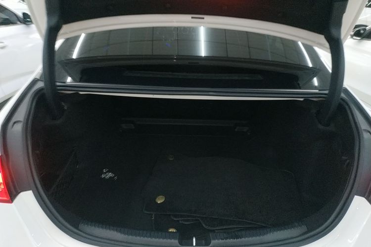 奔驰C级 2023款 C 260 L 运动版机舱底盘23