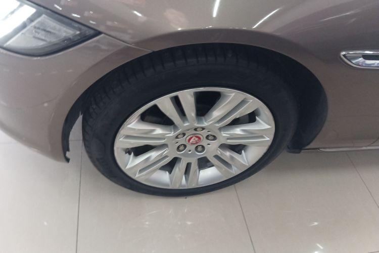 捷豹XFL 2019款 XFL 2.0T 250PS 四驱尊享版车身外观6007