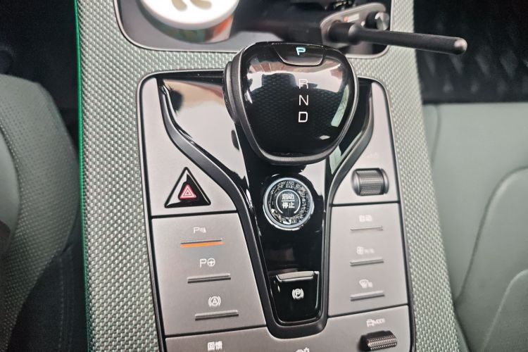 比亚迪 汉 2022款 EV 610KM四驱千山翠限量版中控内饰18