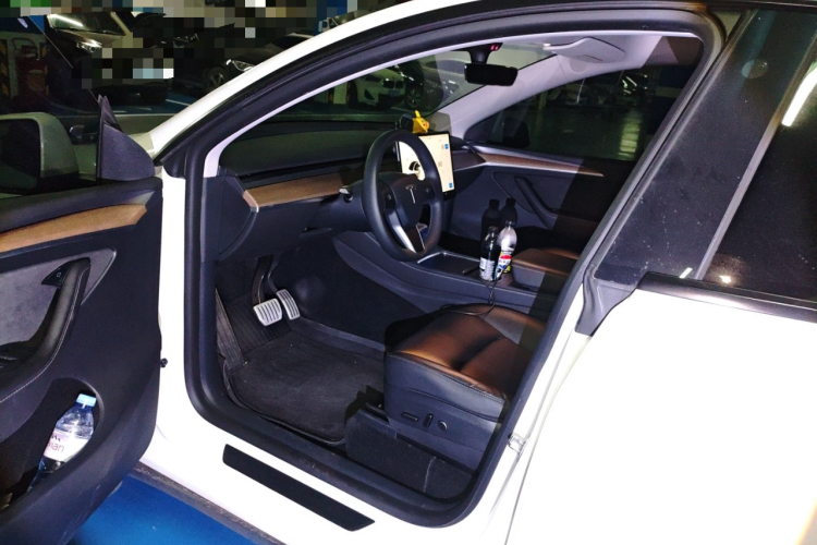 特斯拉 Model Y 2021款 Performance高性能全轮驱动版中控内饰7003