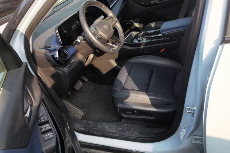 雪佛兰 探界者Plus 2024款 102km RS 至臻版中控内饰19