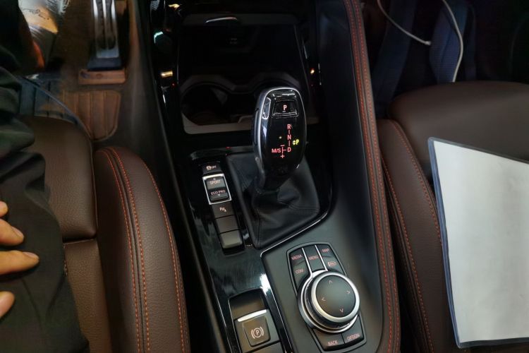 宝马X2 2021款 改款 sDrive25i 曜夜版中控内饰18