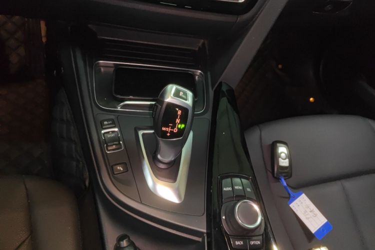 宝马3系 2016款 316Li 时尚型中控内饰18