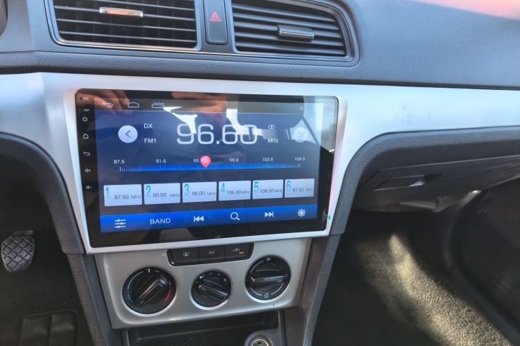 大众 朗逸 2013款 改款经典 1.6L 手动风尚版中控内饰16