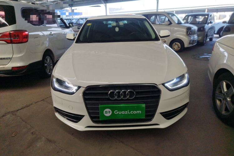 奥迪A4L 2013款 35 TFSI 自动标准型车身外观2